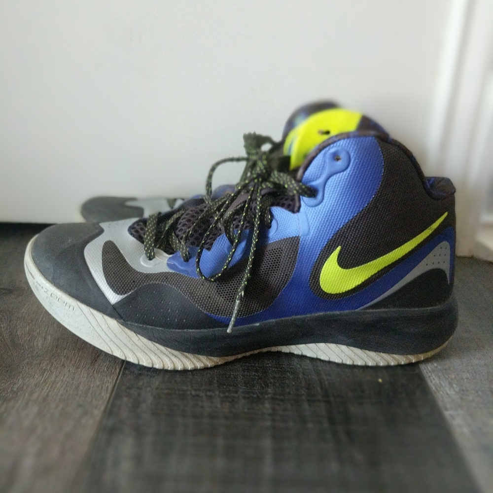 Men's basketball shoes